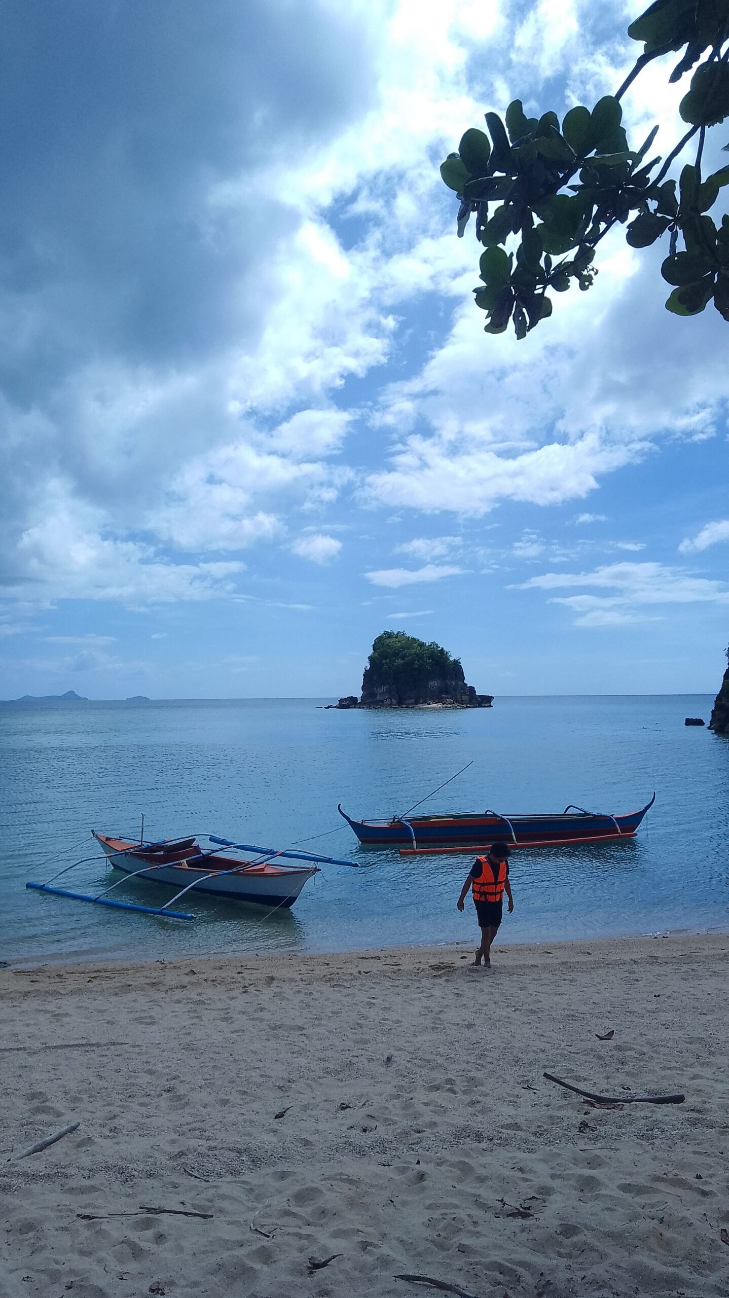 Pantai berpasir putih untuk panduan Pantai Pasir Putih PIK 2