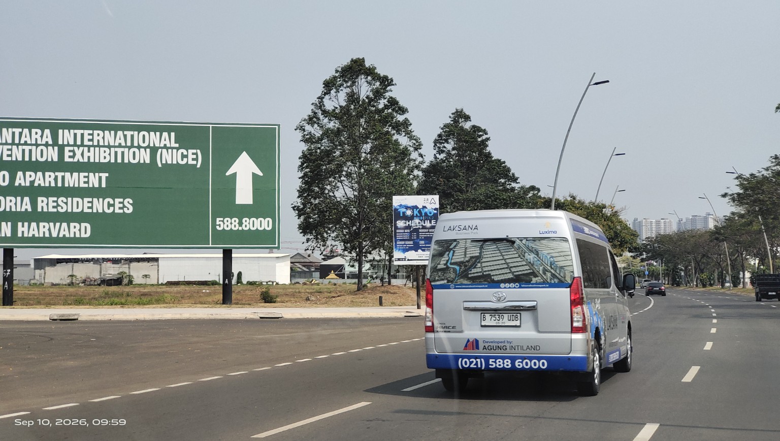 Jalan utama dan akses kawasan PIK 2